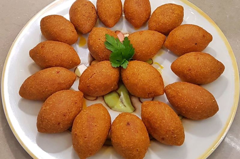 İçli köfte tarifi Çatlamayan eşsiz pratik içli köfte lezzeti